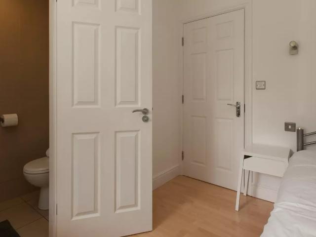 Room for rent in London Borough of Merton, Mitcham
