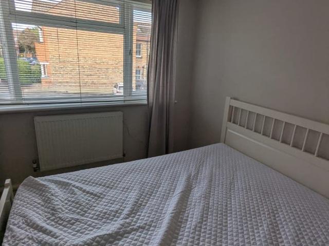 Room for rent in London Borough of Merton, Raynes Park