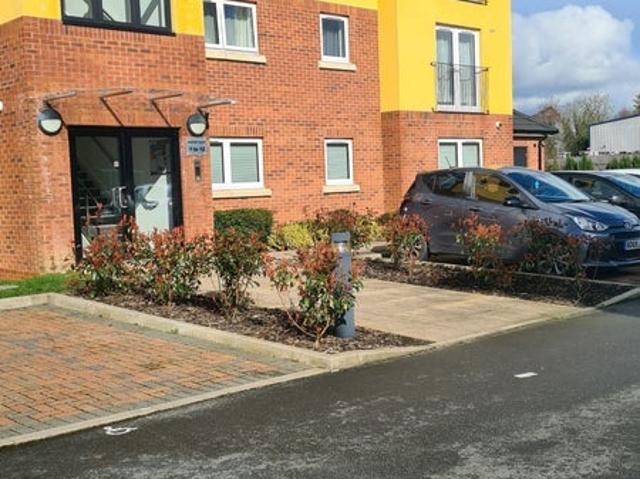 Room for rent in Tile Hill, West Midlands