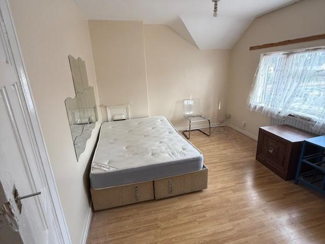 Room for rent in Carterhatch, Greater London