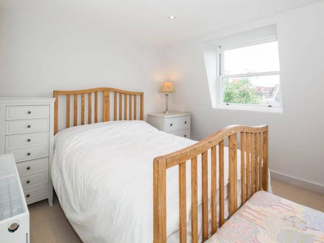 Room for rent in Earlsfield, Greater London