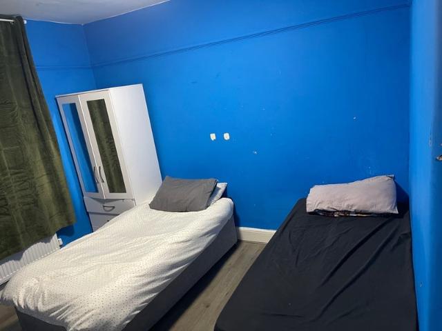 Room for rent in London Borough of Merton, Mitcham