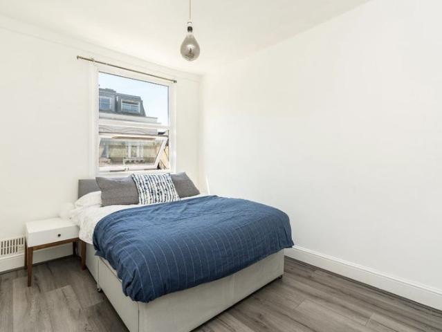 Flat for rent in Stroud Green, Greater London