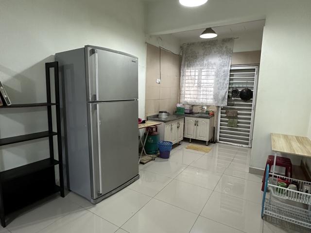 Room for rent in Petaling, Alam Impian