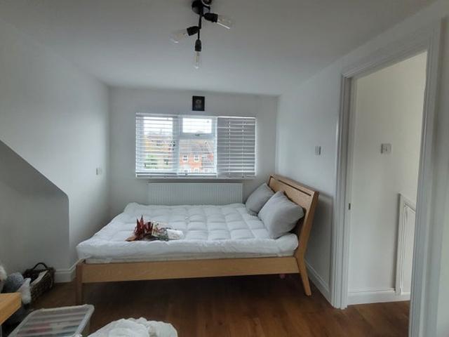 Room for rent in Hook, Greater London