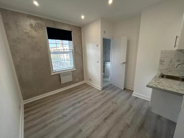 Room for rent in Pimlico, Greater London