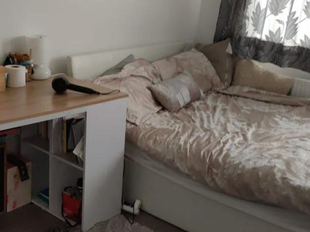 Room for rent in London Borough of Merton, Mitcham