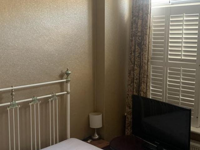 Room for rent in London Borough of Merton, Mitcham