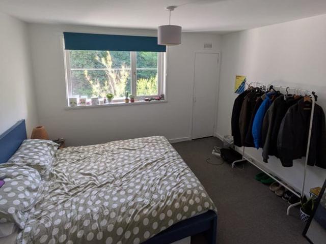 Room for rent in Shawmoss, Langside