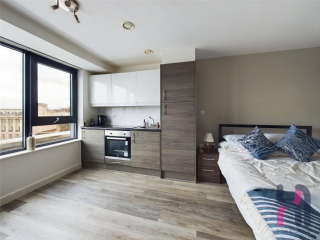Room for rent in City Centre, Calderstones