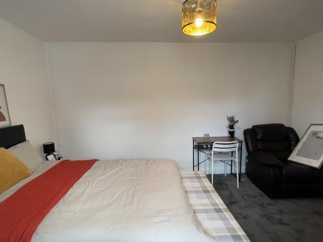 Room for rent in London Borough of Merton, Greater London