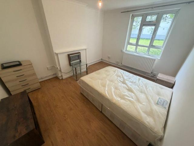 Room for rent in London Borough of Tower Hamlets, Greater London