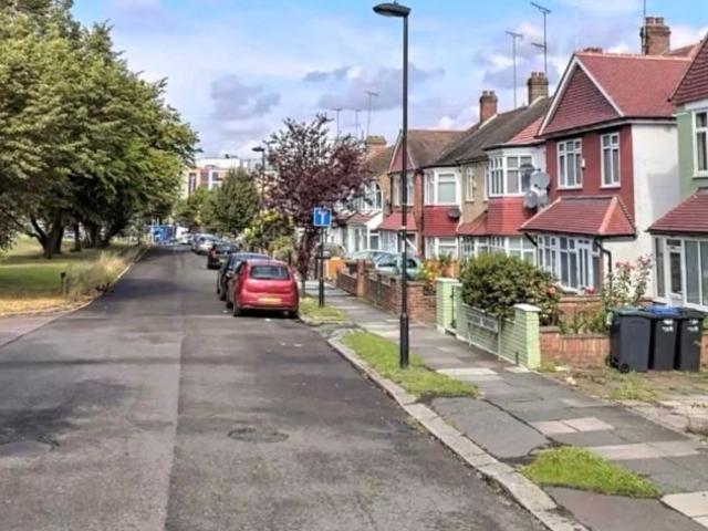 Room for rent in New Southgate, Greater London