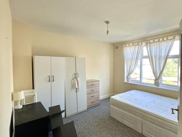 Room for rent in New Southgate, Greater London