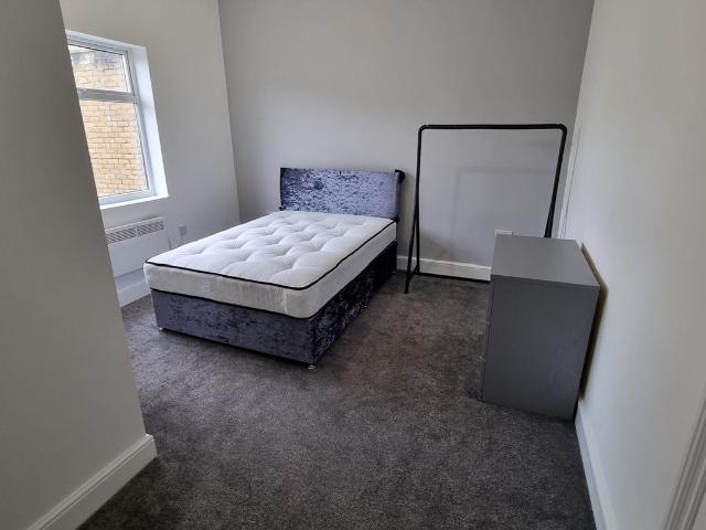 Room for rent in Little Stanmore, Greater London