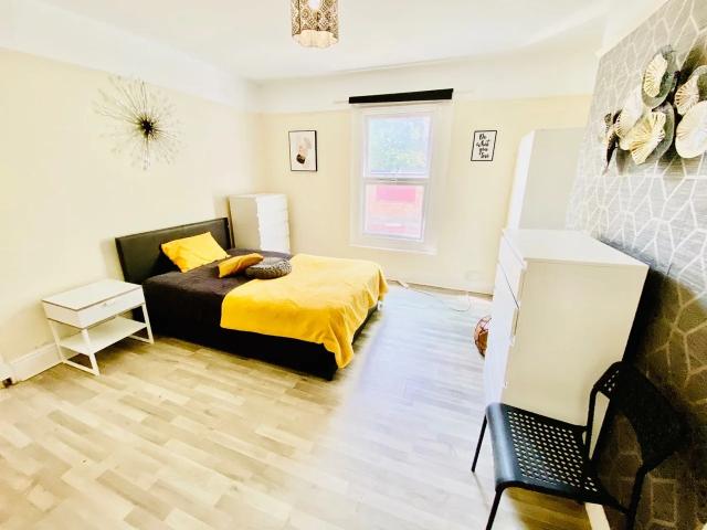 Room for rent in Troy Town, Rochester