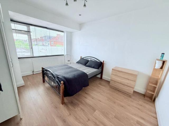 Room for rent in Edmonton, Greater London