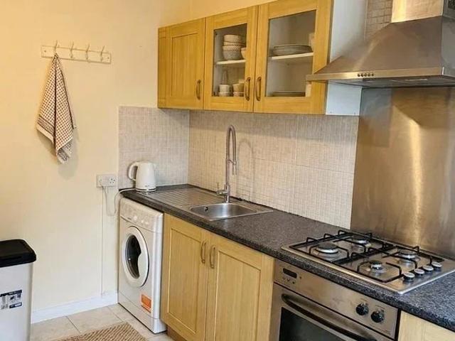 Room for rent in York Road Estate, Greater London