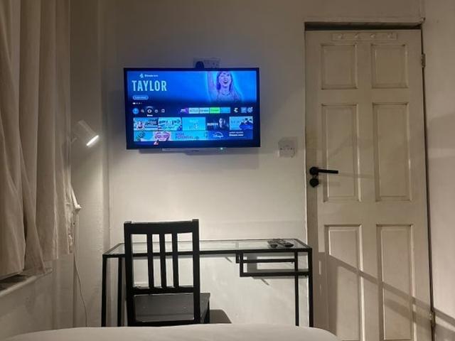 Room for rent in Hyde Park, Leeds