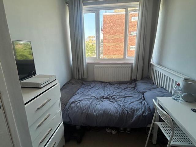 Room for rent in Roehampton, Greater London