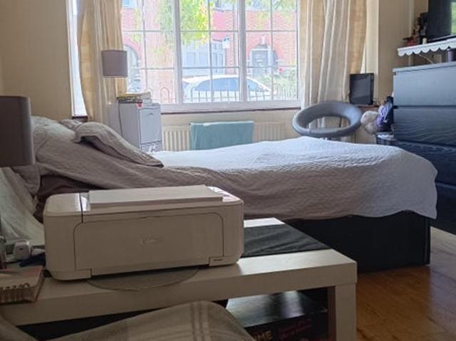 Room for rent in Earlsfield, Greater London