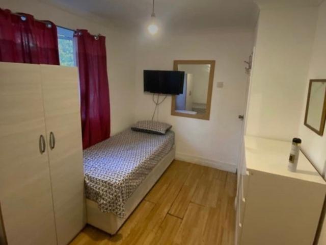 Room for rent in Roehampton, Greater London
