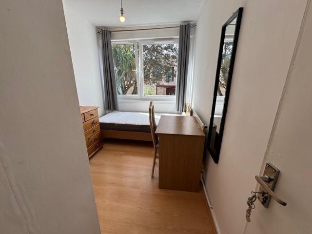 Room for rent in Royal Borough of Kensington and Chelsea, Greater London