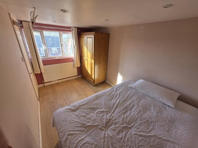 Room for rent in Colnbrook with Poyle, Slough