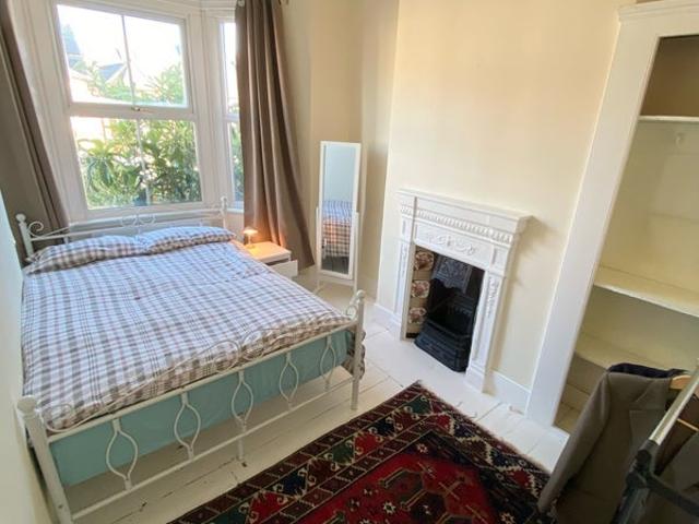 Room for rent in London Borough of Merton, Raynes Park