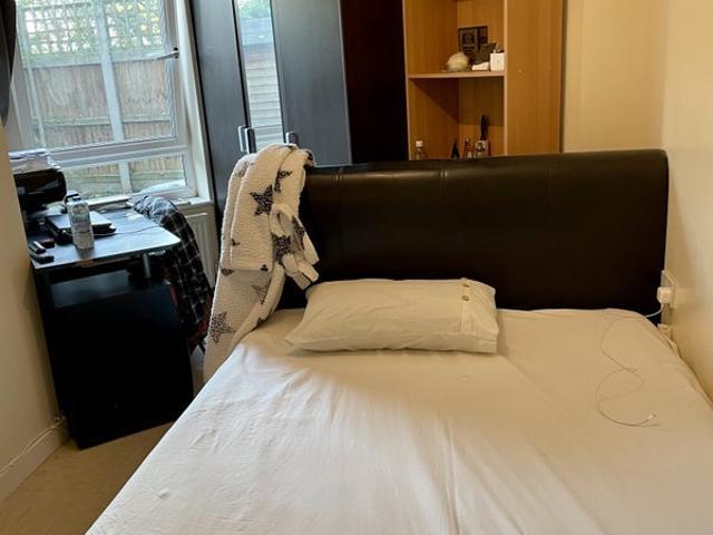 Room for rent in Poplar Grove, Greater London