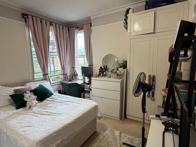 Room for rent in East Sheen, Greater London