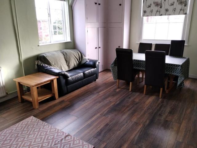 Room for rent in Abbey End, Green Close