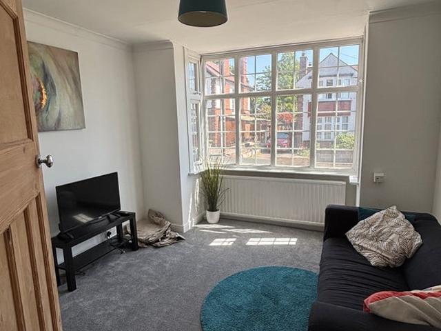Room for rent in Lenton Abbey, Haddon