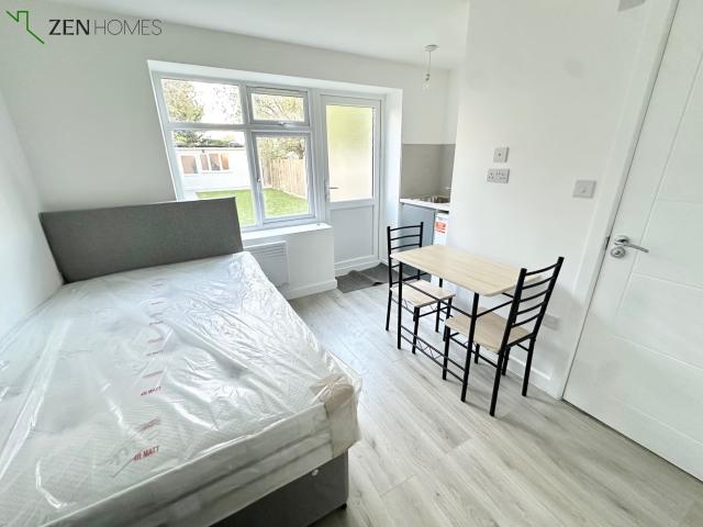 Room for rent in Highams Park, Greater London