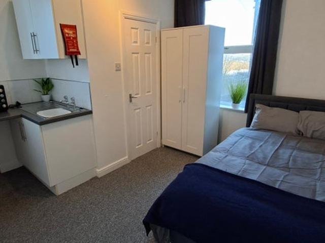 Room for rent in Ingrow, West Yorkshire