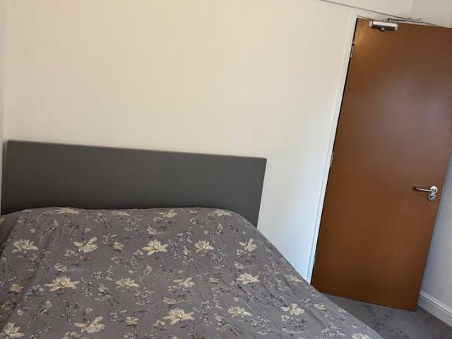 Room for rent in Wanborough Neighbourhood, Greater London