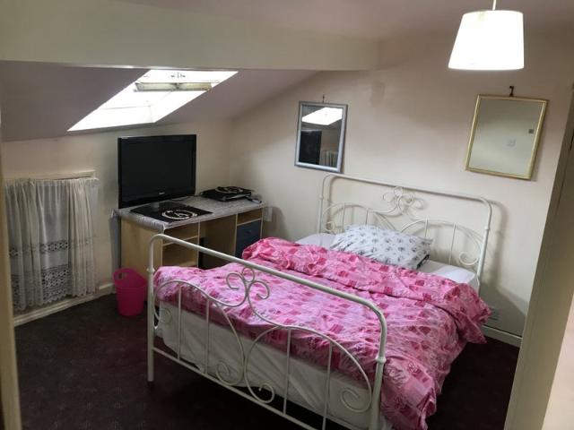 Room for rent in Glodwick, Pendock