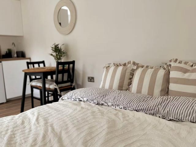 Room for rent in Greenfields, Reigate and Banstead