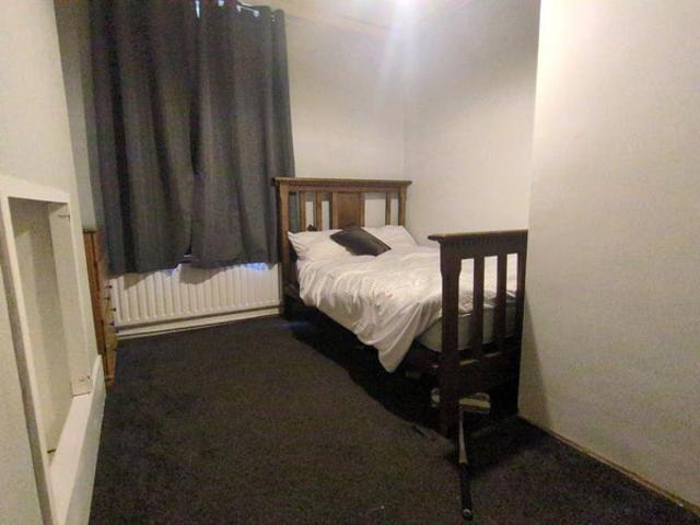 Room for rent in Newcastle, Wales