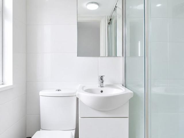 Room for rent in London Borough of Merton, Greater London
