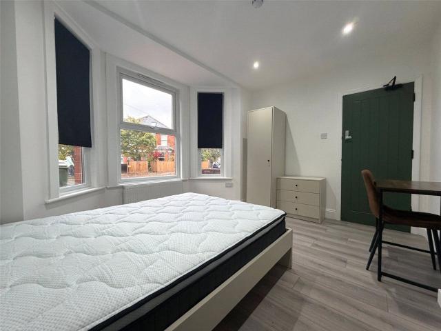 Room for rent in Woodbridge Hill, Guildford