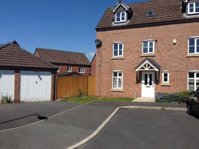 Room for rent in Lee Bank, Greater Manchester