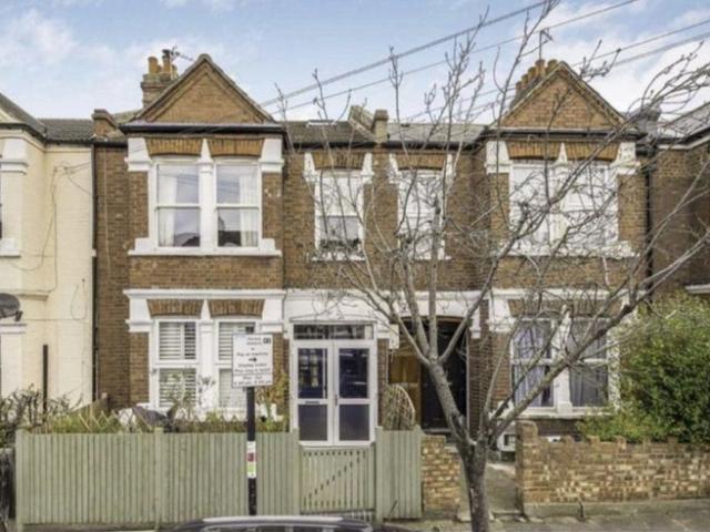 Room for rent in Furzedown, Greater London