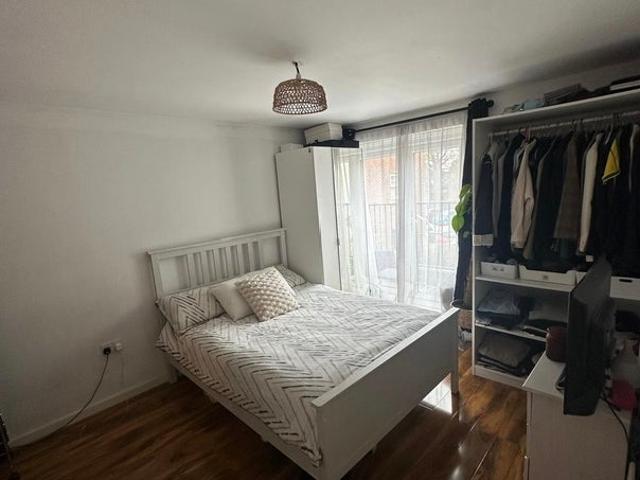 Room for rent in Three Bridges, Glynde