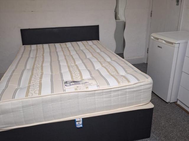 Room for rent in Fox Hollies, West Midlands