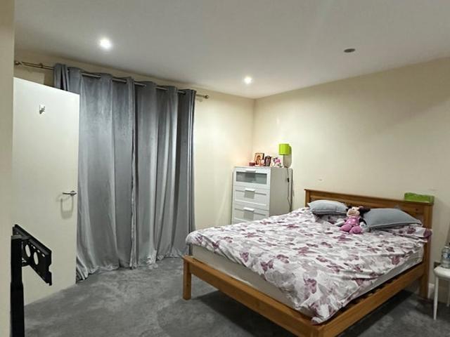 Room for rent in New Southgate, Greater London