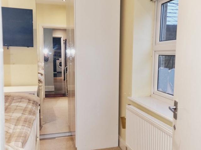 Room for rent in New Southgate, Greater London