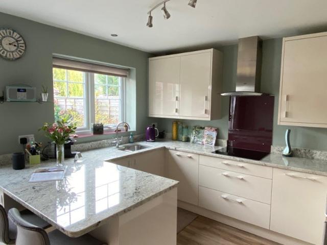 Room for rent in Mill End, Green Close