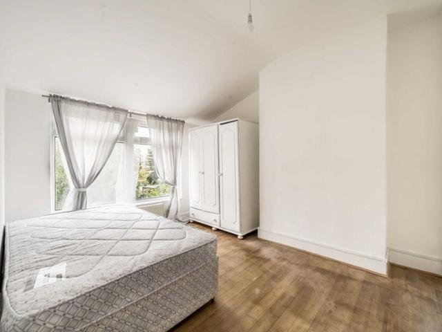 Room for rent in Woodside Park, Greater London
