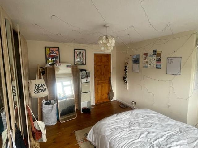 Room for rent in Hale End, Greater London